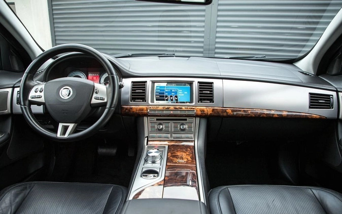 Jaguar XF cena 47900 przebieg: 222000, rok produkcji 2008 z Suchedniów małe 191